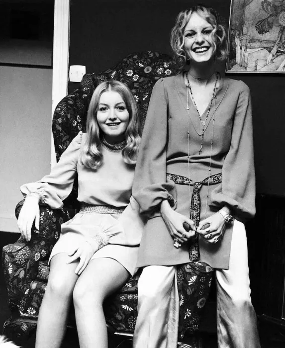 Framed Print : Twiggy model and actress with Mary Hopkin singer sitting on chair