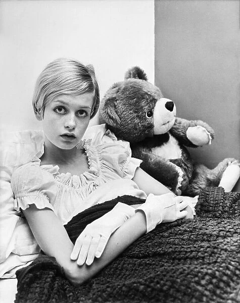 Twiggy, model aged 17 years old, was to be a guest of honour at Women of the Year