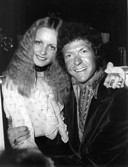 Framed Print : Twiggy, real name Lesley Hornby, with singer Joseph Ward at a reception at the Ritz Hotel Framed Print : Twiggy, real name Lesley Hornby, with singer Joseph Ward at a reception at the Ritz Hotel