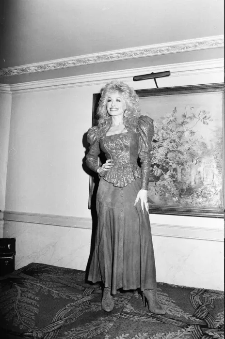 Framed Print : U. S. singer Dolly Parton seen here at the Dorchester Hotel, Central London Framed Print : U. S. singer Dolly Parton seen here at the Dorchester Hotel, Central London