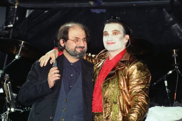 Framed Print : U2 in concert, Zoo TV Tour, Wembley Stadium. Bono With Salman Rushdie. 11th August 1993 Framed Print : U2 in concert, Zoo TV Tour, Wembley Stadium. Bono With Salman Rushdie. 11th August 1993