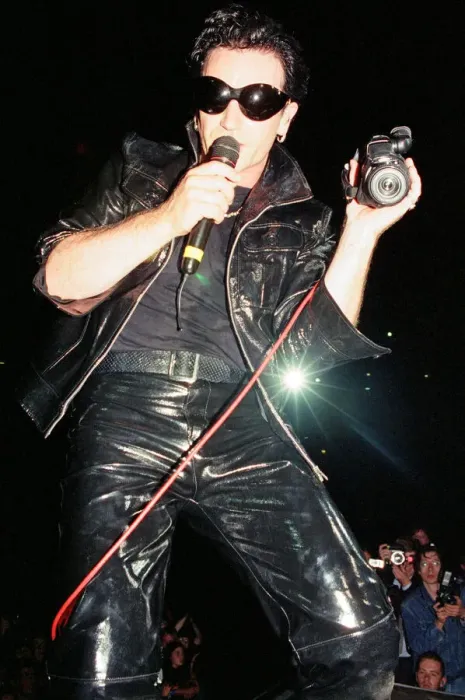 Framed Print : U2 in concert on the Zoo TV Tour, Wembley Stadium. Bono performing on stage Framed Print : U2 in concert on the Zoo TV Tour, Wembley Stadium. Bono performing on stage