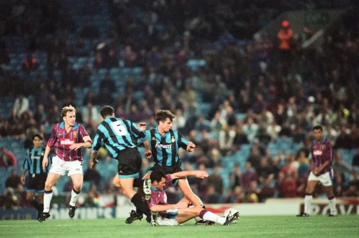 Framed Print : UEFA Cup match second leg, Aston Villa 1- 0 Inter Milan, held at Villa Park Framed Print : UEFA Cup match second leg, Aston Villa 1- 0 Inter Milan, held at Villa Park