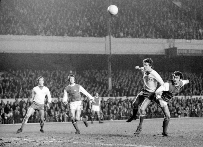 Framed Print : UEFA Inter City Fairs Cup match at Highbury Arsenal v Beveren Arsenal
