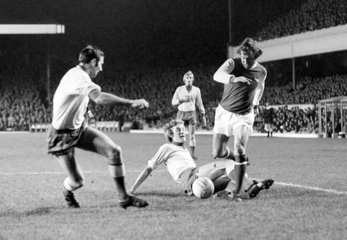 Framed Print : UEFA Inter City Fairs Cup match at Highbury Arsenal v Beveren A defender