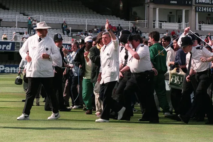 Framed Print : Umpire Dickie Bird waves to the crowd at the end of his last match as a Test Umpire in Framed Print : Umpire Dickie Bird waves to the crowd at the end of his last match as a Test Umpire in