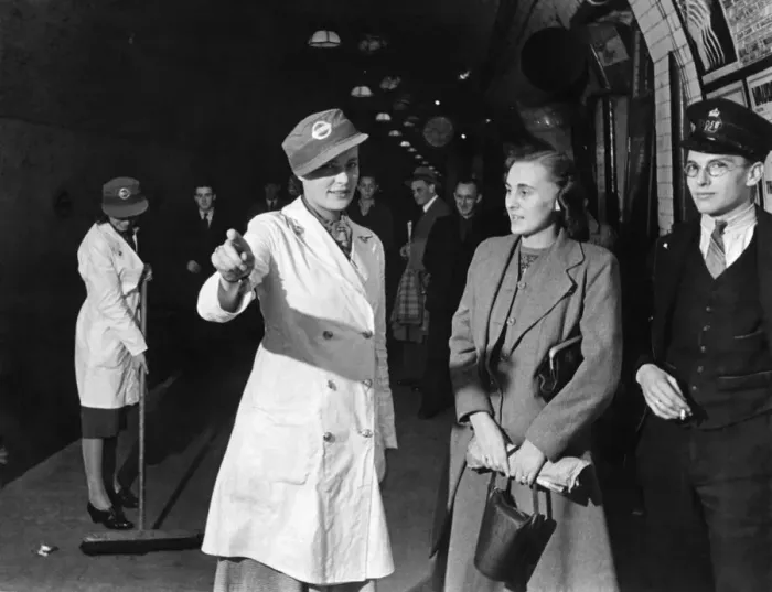 Framed Print : Underground women porters at work at St. Pauls Station. September 1940 P010284 Framed Print : Underground women porters at work at St. Pauls Station. September 1940 P010284