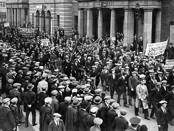 Unemployed marchers including Lancashire mill strikers and communists from London