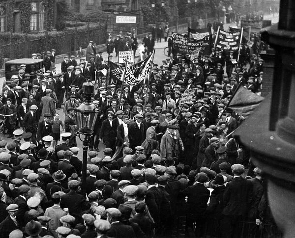 Unemployed marchers moving through Northumberland Road, Newcastle in 1932