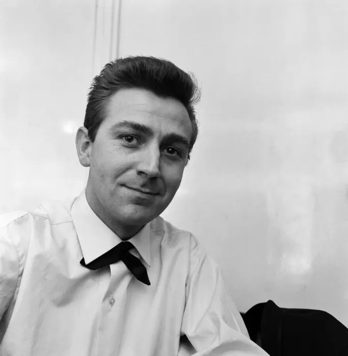 Framed Print : Unknown comic takes over at Palladium. Des O Connor is pictured at the Palladium this