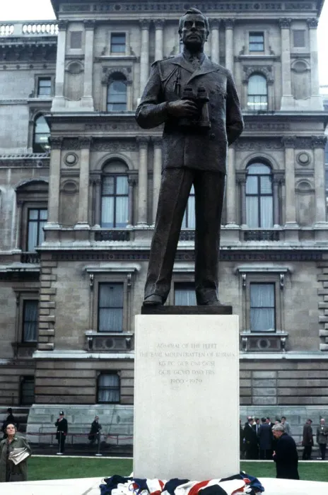 Framed Print : Unveiling of Lord Mountbatten Statue at the Foreign Office Green Framed Print : Unveiling of Lord Mountbatten Statue at the Foreign Office Green