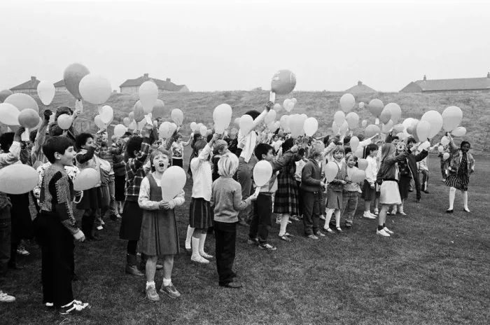 Framed Print : Up, up and away go nearly 200 balloons, both large and small Framed Print : Up, up and away go nearly 200 balloons, both large and small