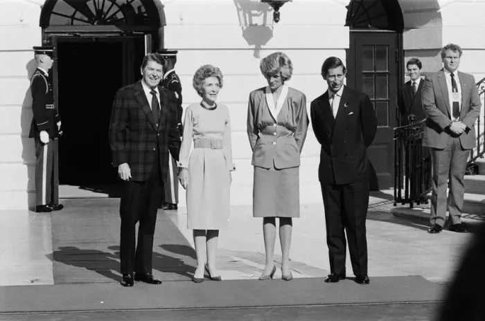 Framed Print : USA President Ronald Reagan and his wife Nancy welcome Princess Diana Framed Print : USA President Ronald Reagan and his wife Nancy welcome Princess Diana