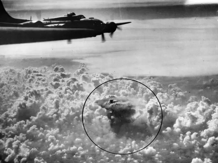 Framed Print : USaF Flying Fortresses bomb a German synthetic rubber factory in Huls. 22nd June 1943