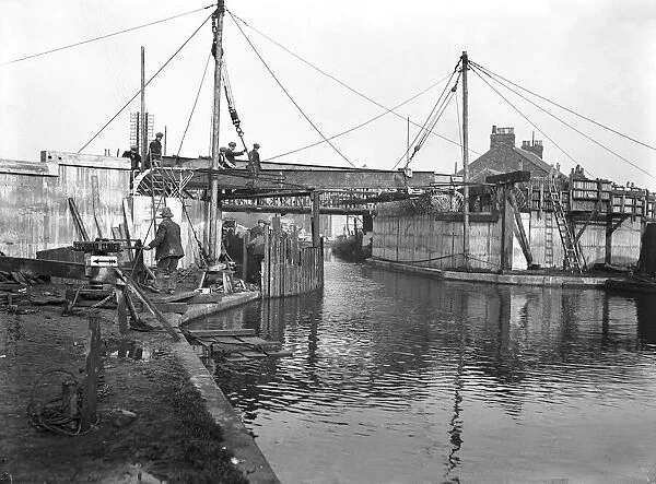 Uxbridge, Dolphin Bridge rebuilding at St Johns Road (A4007) Circa 1929