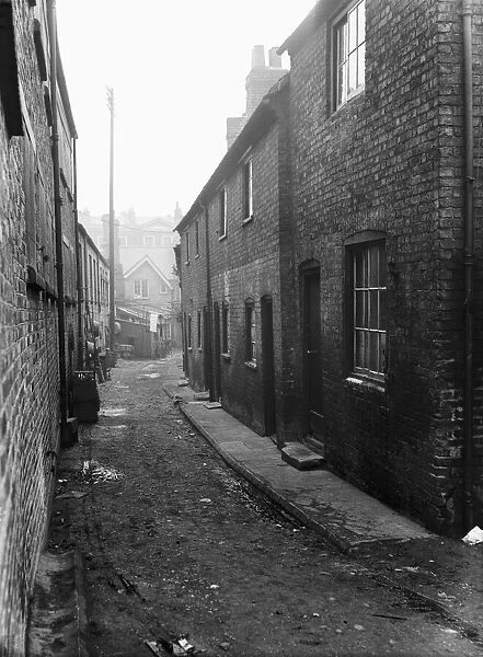 Uxbridge, Nashs yard. Slum clearance. Inhabitants of Bakers Yard, Nashs Yard
