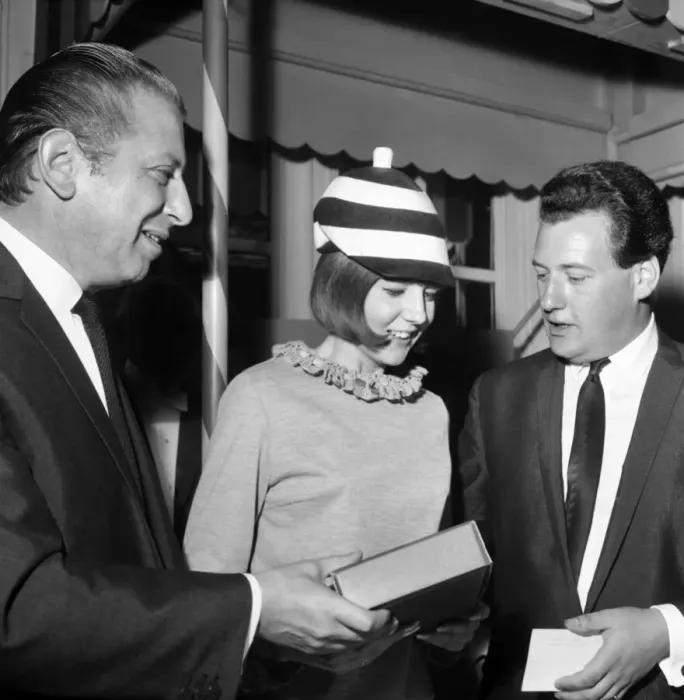 Framed Print : V. C. G. B. Luncheon: L to R. Bernard Delfort, Cilla Black getting her award