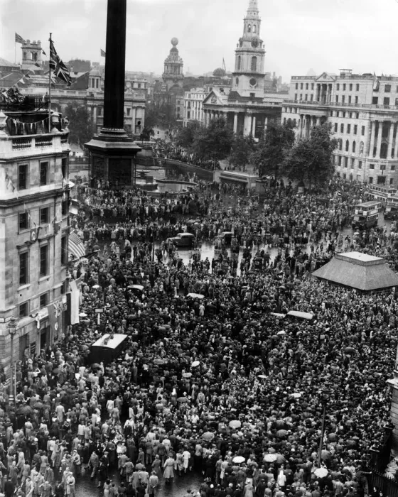 Framed Print : V J Day - Trafalgar Square, August 1945 The crowd in Trafalgar Square listen to