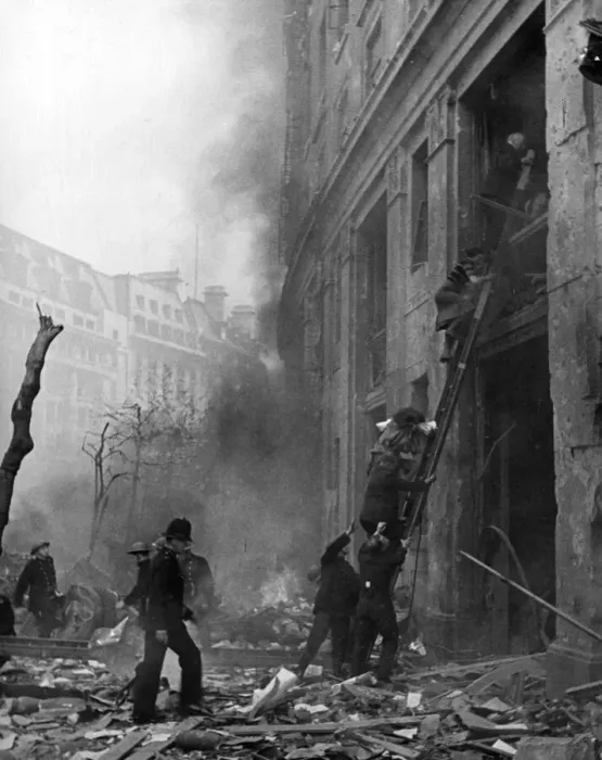 Framed Print : V1 flying bomb attack, Aldwych, London, 30th June 1944. One of the deadliest Framed Print : V1 flying bomb attack, Aldwych, London, 30th June 1944. One of the deadliest