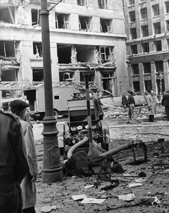 Framed Print : V1 flying bomb attack, Aldwych, London, 30th June 1944. One of the deadliest
