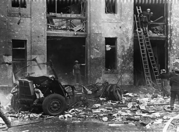 Framed Print : V1 flying bomb attack, Aldwych, London, 30th June 1944. One of the deadliest Framed Print : V1 flying bomb attack, Aldwych, London, 30th June 1944. One of the deadliest