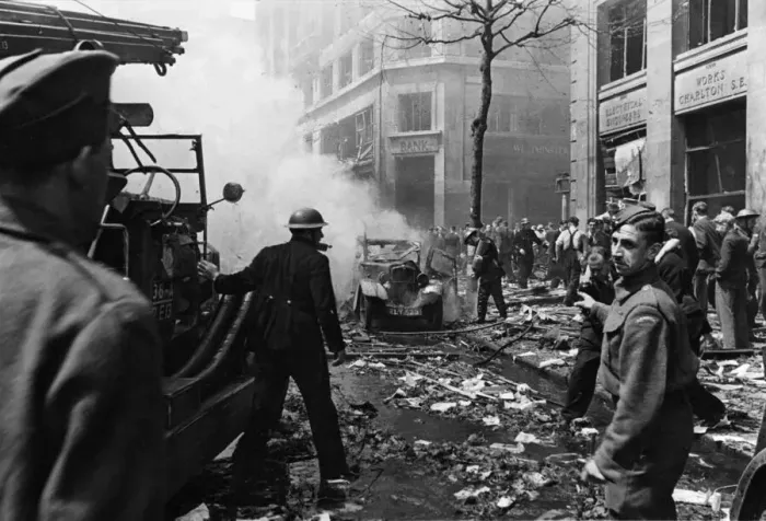 Framed Print : V1 flying bomb attack, Aldwych, London, 30th June 1944. One of the deadliest Framed Print : V1 flying bomb attack, Aldwych, London, 30th June 1944. One of the deadliest