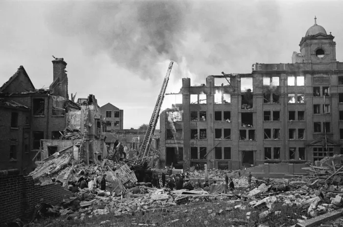 Framed Print : V1 (Robotplane) damage at Montford Place, Kennington Lane, Kennington, London
