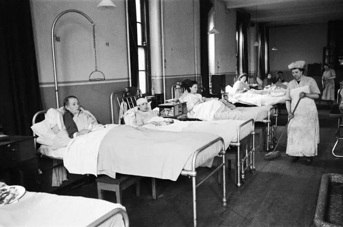 Framed Print : V2 Rocket incident at Bethnal Green. Casualties in the hospital. 8th February 1945 Framed Print : V2 Rocket incident at Bethnal Green. Casualties in the hospital. 8th February 1945