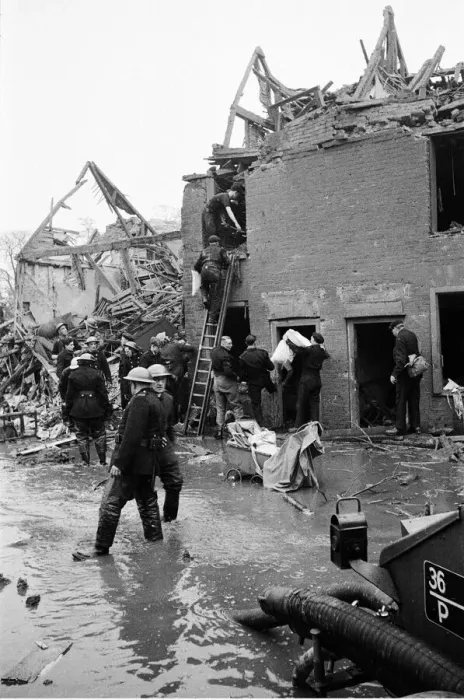 Framed Print : V2 Rocket incident at Waltham Abbey. Fractured water and gas mains 7th March 1945