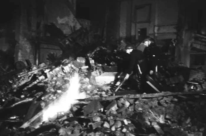 Framed Print : V2 Rocket strike on Duke Street during Second World War. 11th December 1944 Framed Print : V2 Rocket strike on Duke Street during Second World War. 11th December 1944