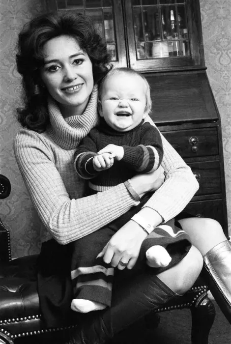 Framed Print : Valerie Churchill, 25, and her one year old daughter Sarah, born 16th March 1972 Framed Print : Valerie Churchill, 25, and her one year old daughter Sarah, born 16th March 1972