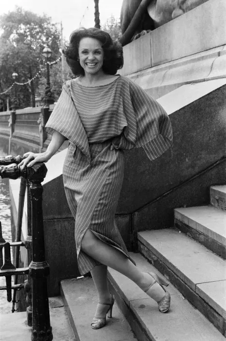 Framed Print : Valerie Harper, American actress and star of TV Series Rhoda, photocall in London Framed Print : Valerie Harper, American actress and star of TV Series Rhoda, photocall in London