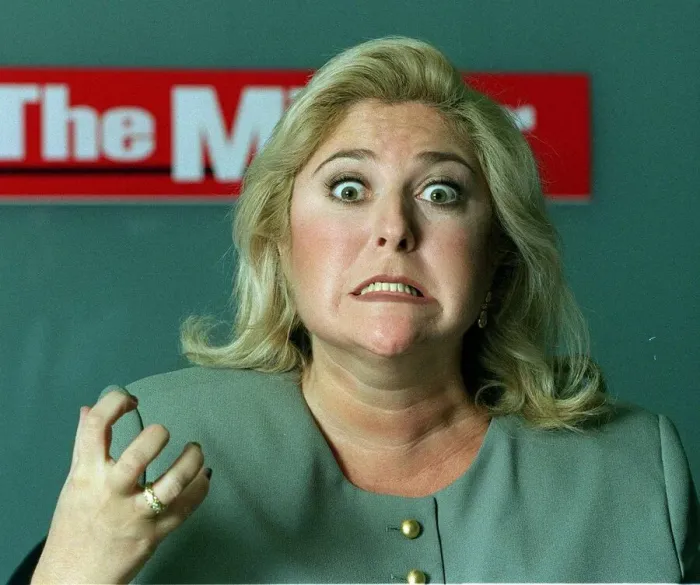 Framed Print : Vanessa Feltz TV Presenter in Mirror Editors office Feb 1999
