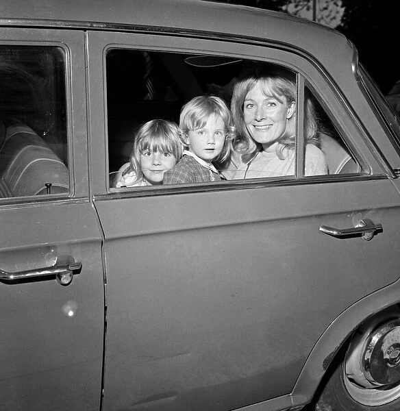 Vanessa Redgrave with her daughters Natasha and Joely Richardson. 12th May 1967