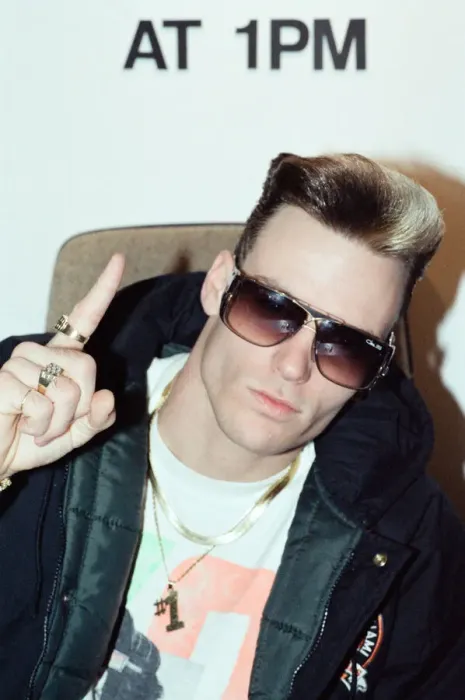Framed Print : Vanilla Ice signs autographs at Tower Records, Piccadilly. 3rd December 1990 Framed Print : Vanilla Ice signs autographs at Tower Records, Piccadilly. 3rd December 1990