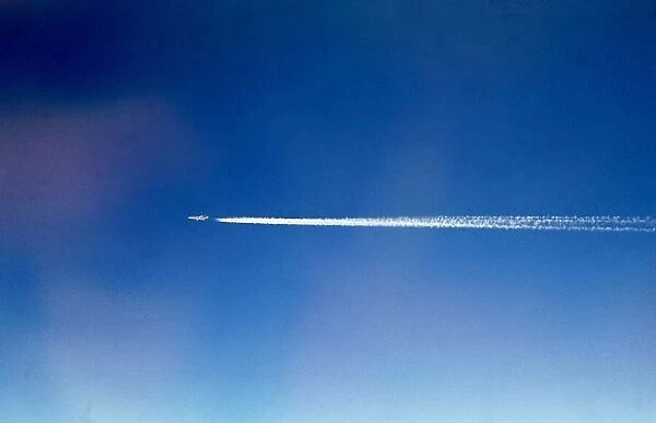 Vapour Trail at 35, 000 feet May 1976