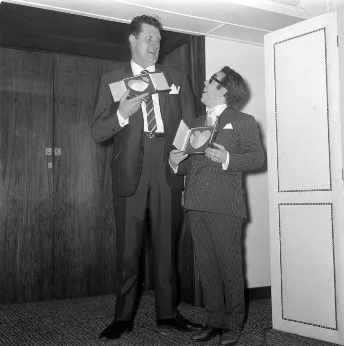 Framed Print : Variety Club of Great Britain awards. Tommy Cooperlooks down to Ronnie Corbett Framed Print : Variety Club of Great Britain awards. Tommy Cooperlooks down to Ronnie Corbett