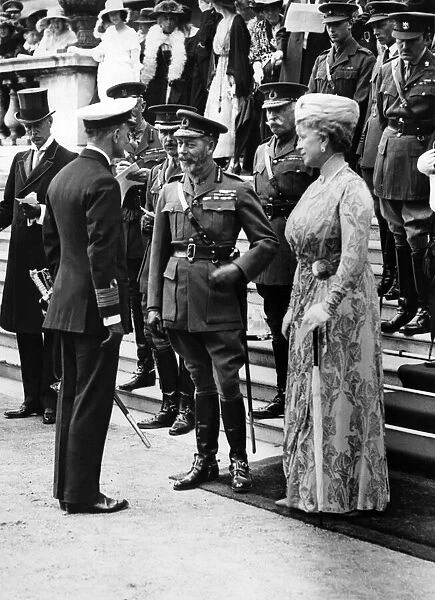 VCs Garden Party: Capt. A. F. Carpanter VC RN being received by King George V