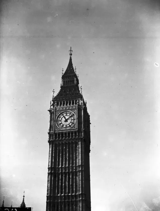 Framed Print : VE Day celebrations in Central London to mark the Allied victory in Europe at the end of Framed Print : VE Day celebrations in Central London to mark the Allied victory in Europe at the end of