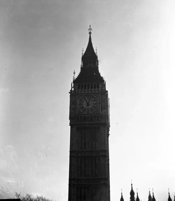Framed Print : VE Day celebrations in Central London to mark the Allied victory in Europe at the end of