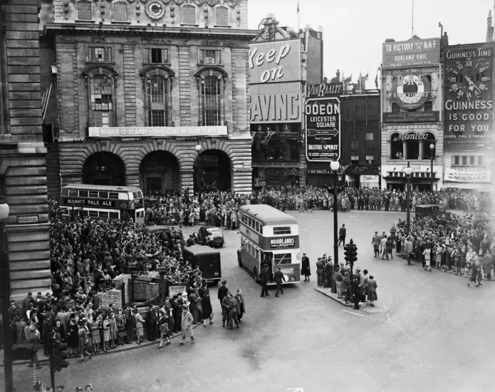 Framed Print : VE Day celebrations in Central London to mark the Allied victory in Europe at the end of Framed Print : VE Day celebrations in Central London to mark the Allied victory in Europe at the end of