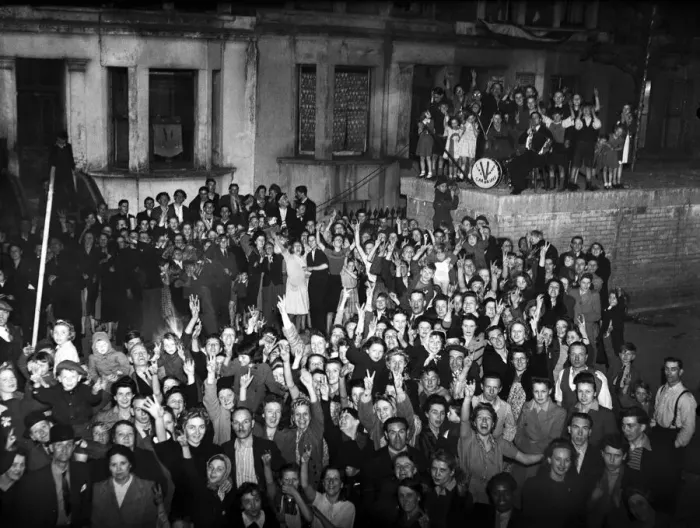 Framed Print : VE Day celebrations in Central London to mark the Allied victory in Europe at the end of Framed Print : VE Day celebrations in Central London to mark the Allied victory in Europe at the end of
