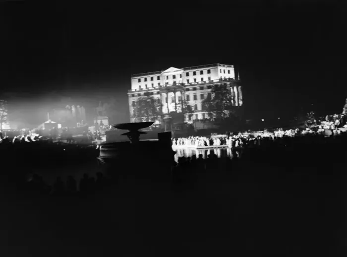 Framed Print : VE Day celebrations in Central London to mark the Allied victory in Europe at the end of Framed Print : VE Day celebrations in Central London to mark the Allied victory in Europe at the end of