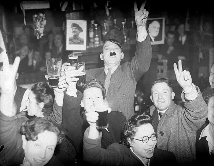 Framed Print : VE day celebrations in Lambeth London as man dresses up as Hitler in a pub saluting with Framed Print : VE day celebrations in Lambeth London as man dresses up as Hitler in a pub saluting with