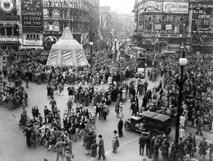 Framed Print : VE Day celebrations in London at the end of the Second World War