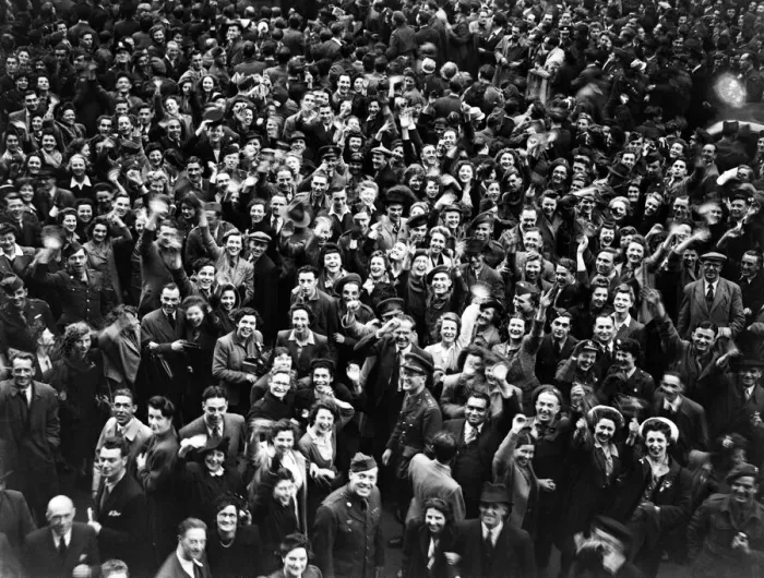 Framed Print : VE Day celebrations in London at the end of the Second World War Framed Print : VE Day celebrations in London at the end of the Second World War