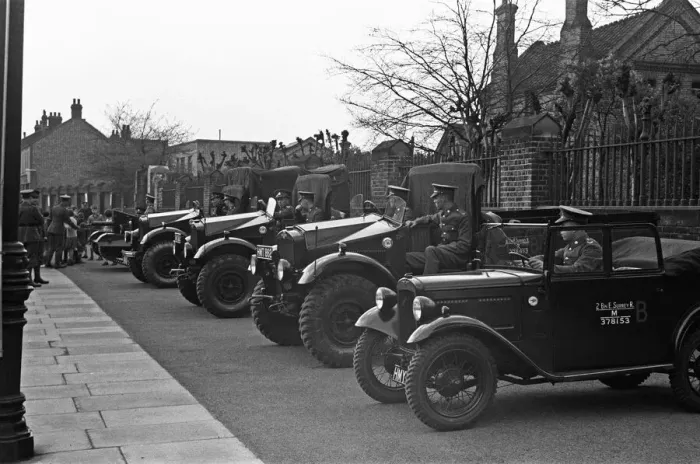 Framed Print : Vehicles including a Bren Gun Carrier of the 2nd Battalion East Surrey Regiment