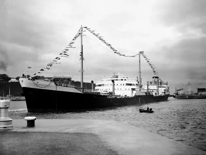 Framed Print : The Velletia passes through the Queen Elizabeth II Oil Dock 25th January 1954