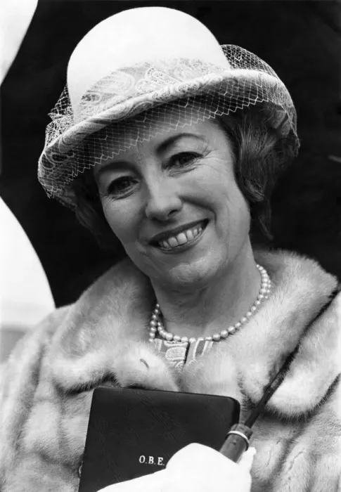 Framed Print : Vera Lynn outside Buckingham Palace after receiving her O. B. E. February 1969 P002479 Framed Print : Vera Lynn outside Buckingham Palace after receiving her O. B. E. February 1969 P002479