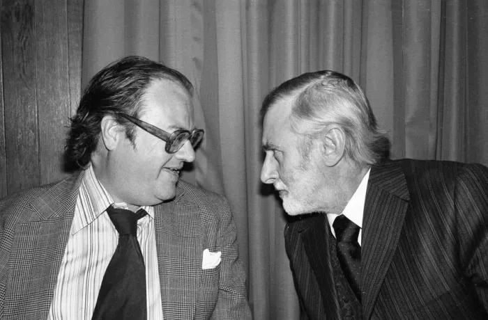 Framed Print : A verbal confrontation between John Mortimer and Spike Milligan over dinner at Kettners Framed Print : A verbal confrontation between John Mortimer and Spike Milligan over dinner at Kettners